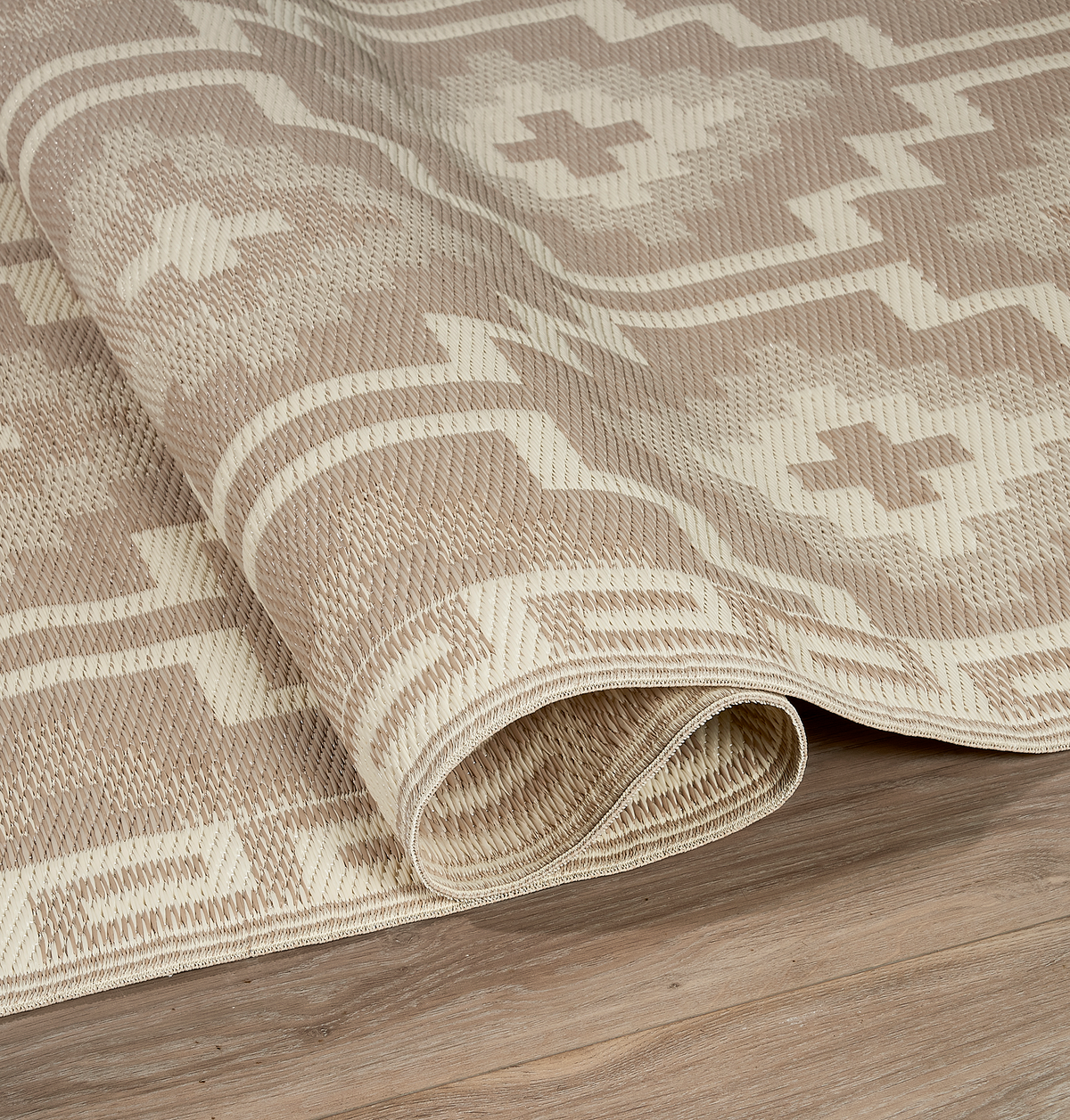 Texture close-up of mocha diamond outdoor rug with rolled edge