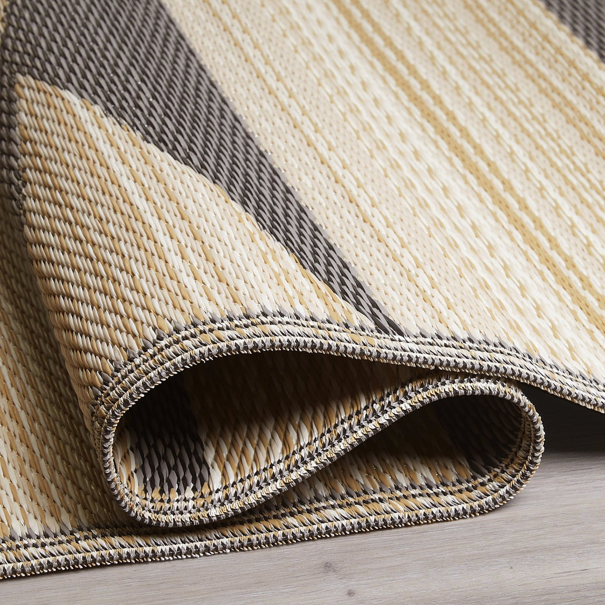 Natural & Black Outdoor Rug, close-up of pile texture