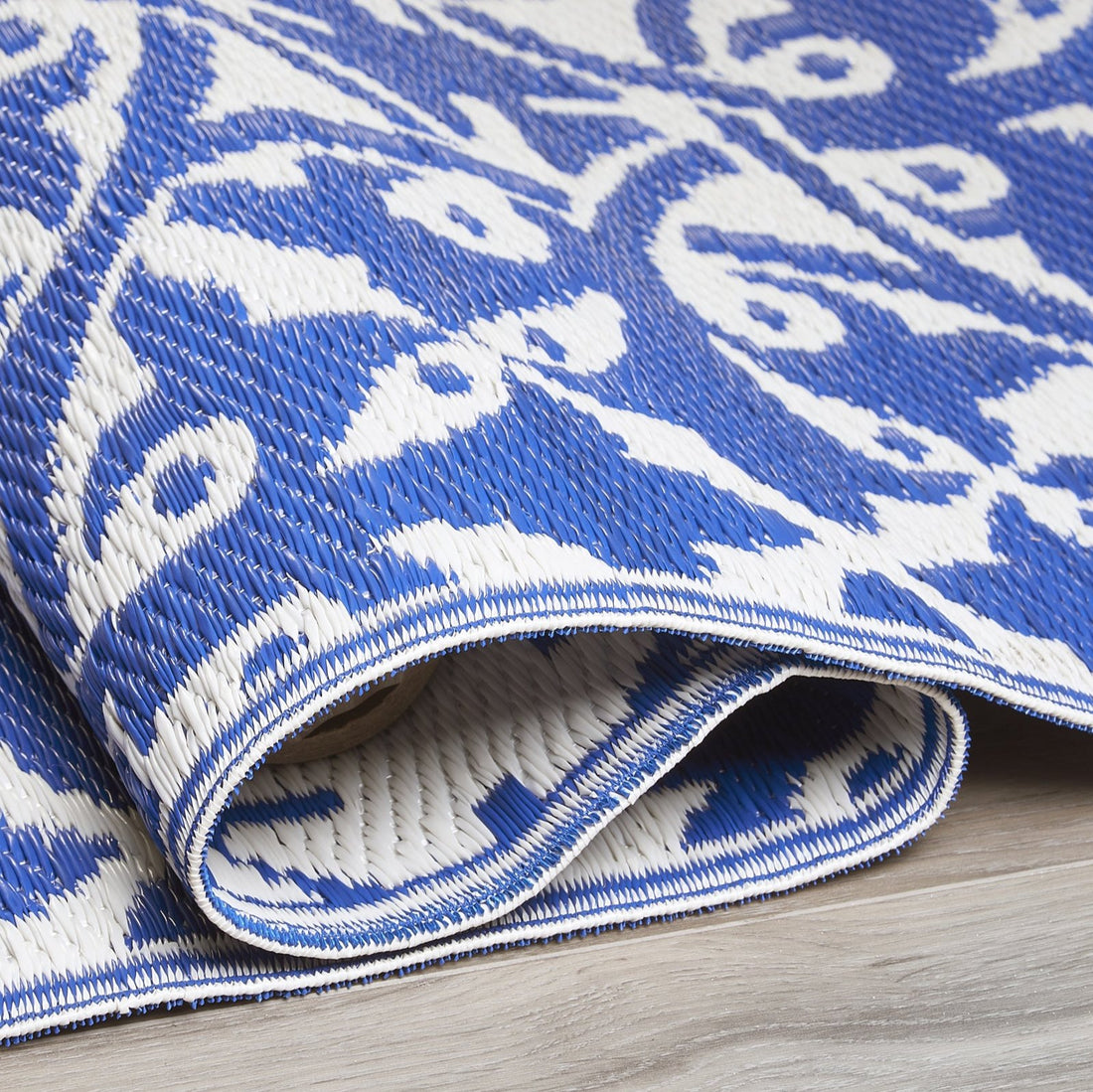 Fab Habitat Farmhouse Waterproof Recycled Plastic Outdoor Rug For Patio