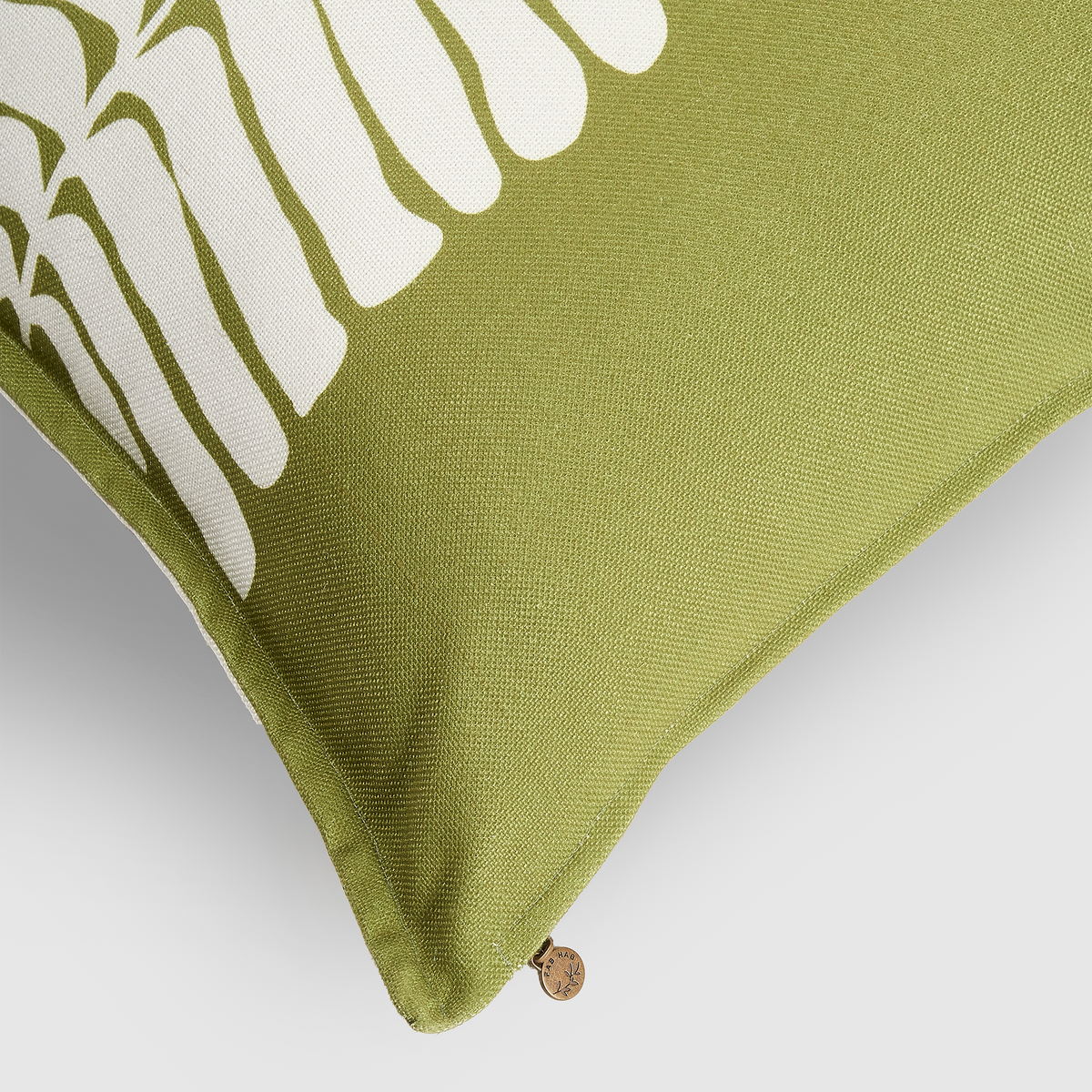Green Outdoor Pillow, zipper and insert detail