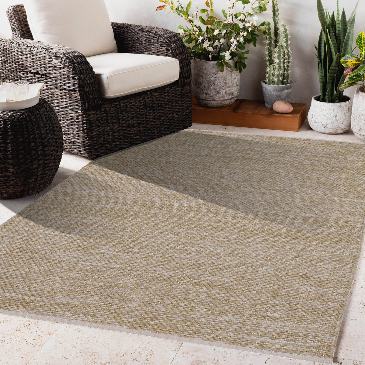Stain resistance video for recycled PET indoor/outdoor rugs