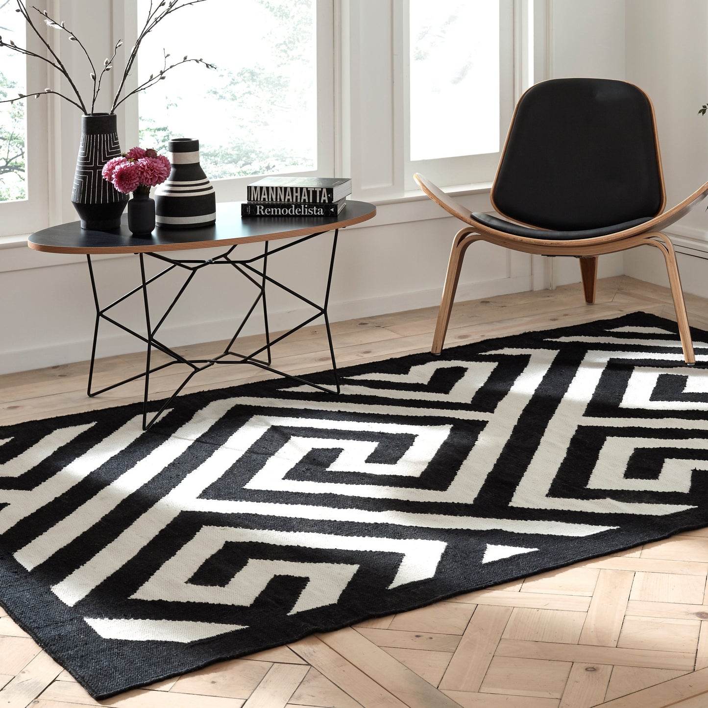 Vancouver - Black Modern Indoor/Outdoor Rug for Kitchen - (2' x 3')